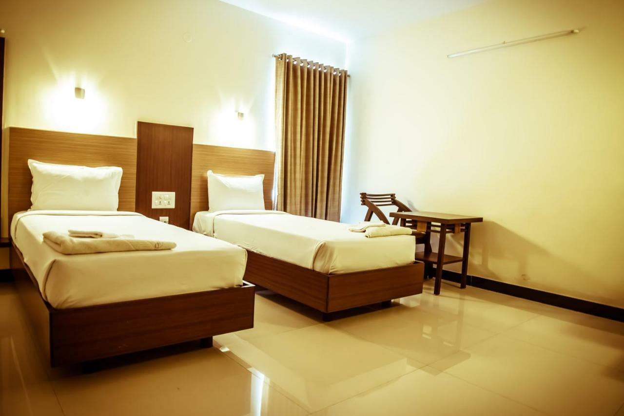 The Pioneer Hotel Визакхапатнам Екстериор снимка