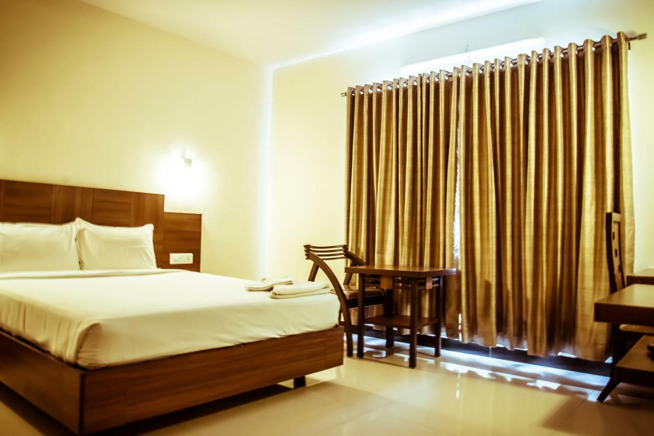 The Pioneer Hotel Визакхапатнам Екстериор снимка