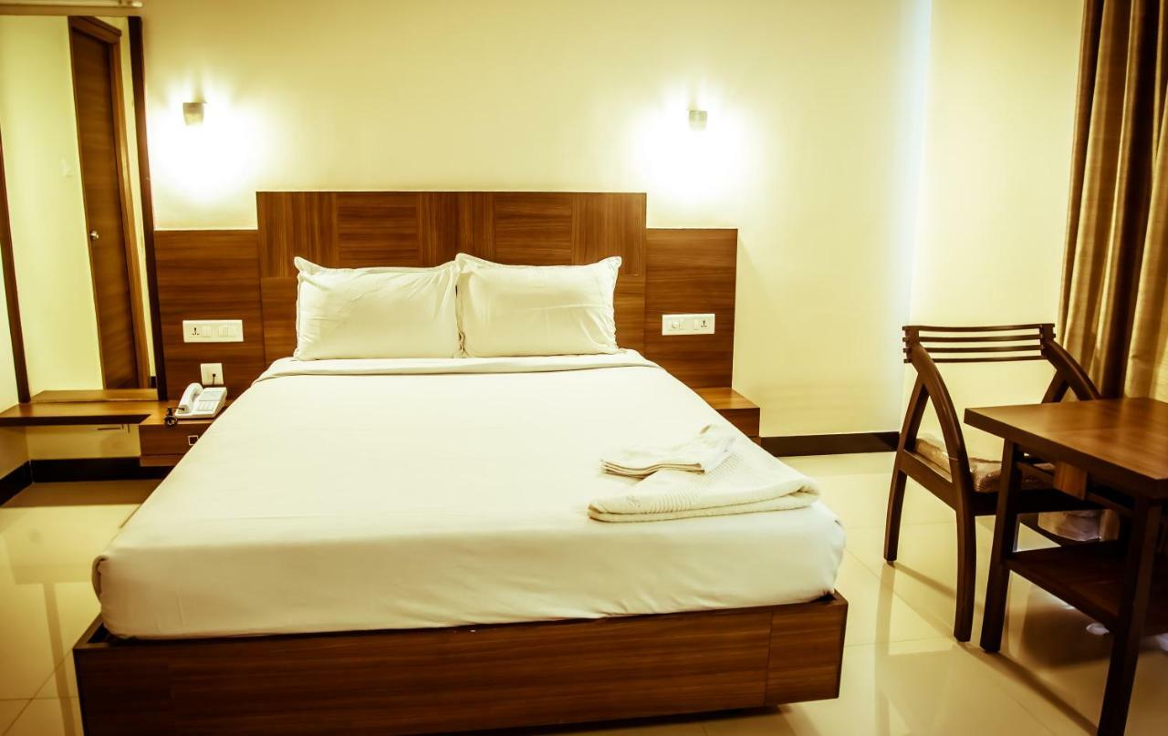 The Pioneer Hotel Визакхапатнам Екстериор снимка
