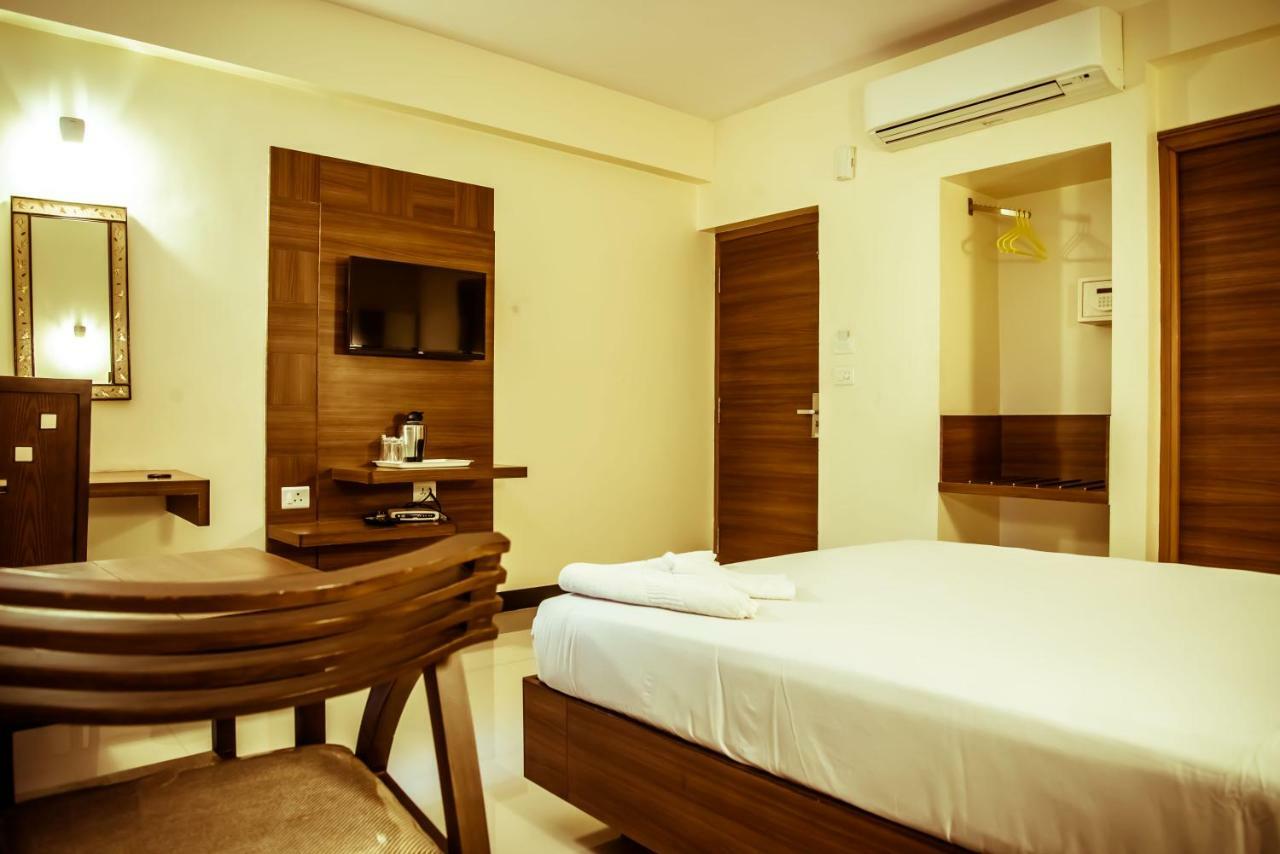 The Pioneer Hotel Визакхапатнам Екстериор снимка